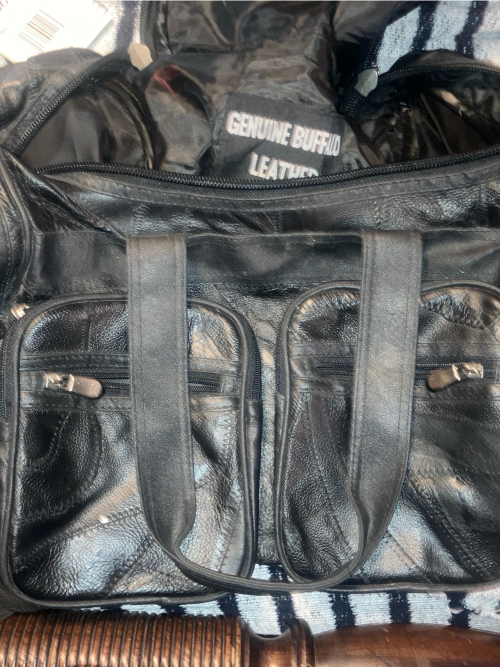 Genuine Buffalo Leather , gym / shoulder bag. Excellent craftsmanship 100% gen .